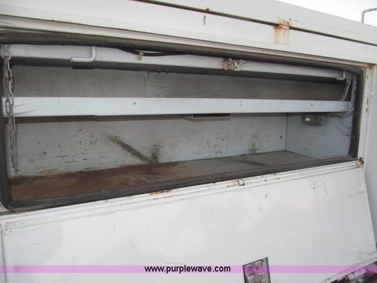 image for item B5333 2000 Freightliner Altec 50' boom truck