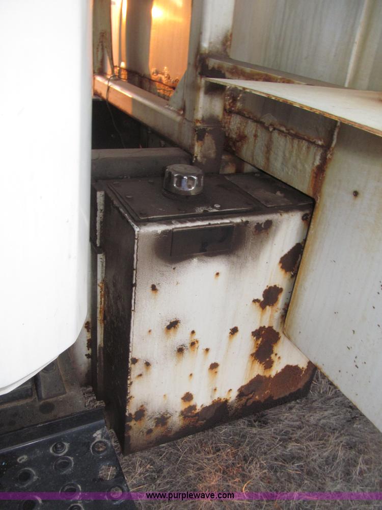 image for item B5333 2000 Freightliner Altec 50' boom truck