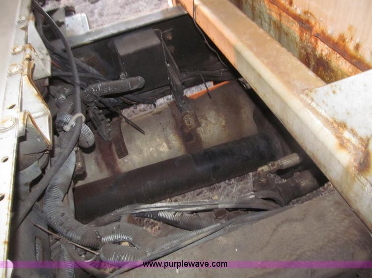 image for item B5333 2000 Freightliner Altec 50' boom truck