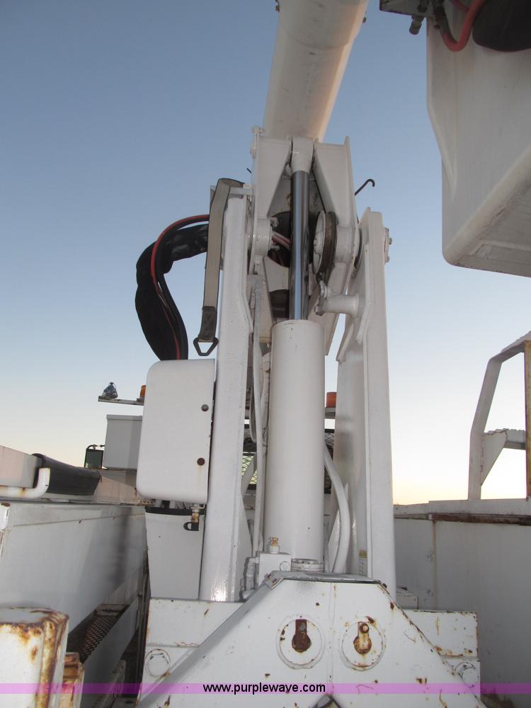 image for item B5333 2000 Freightliner Altec 50' boom truck