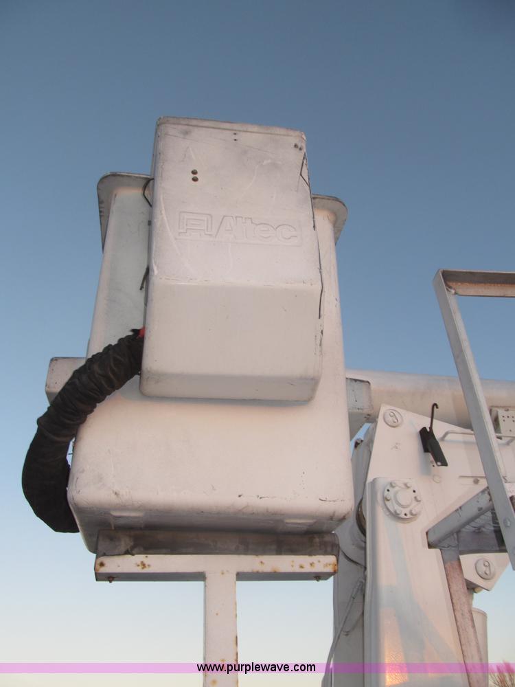 image for item B5333 2000 Freightliner Altec 50' boom truck
