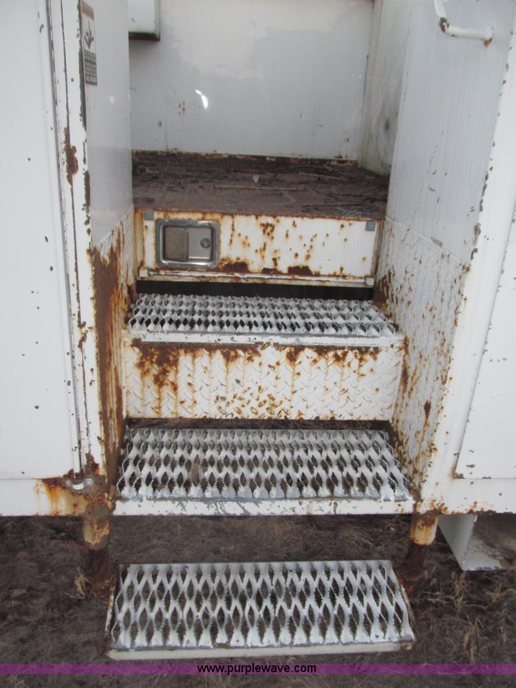 image for item B5333 2000 Freightliner Altec 50' boom truck