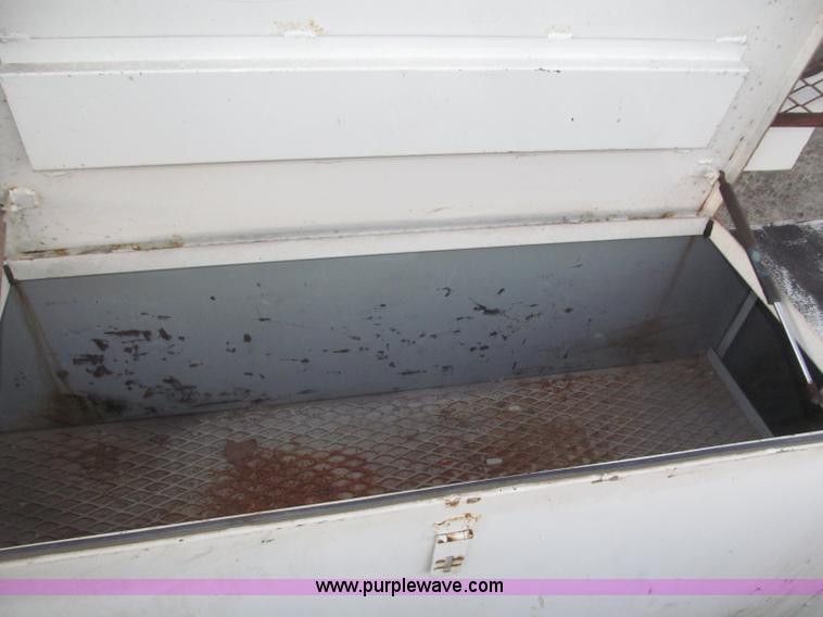 image for item B5333 2000 Freightliner Altec 50' boom truck