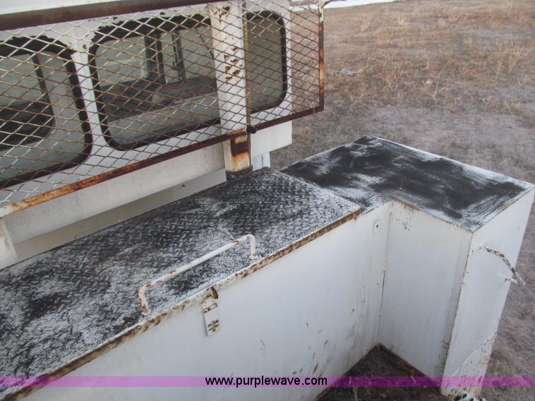 image for item B5333 2000 Freightliner Altec 50' boom truck