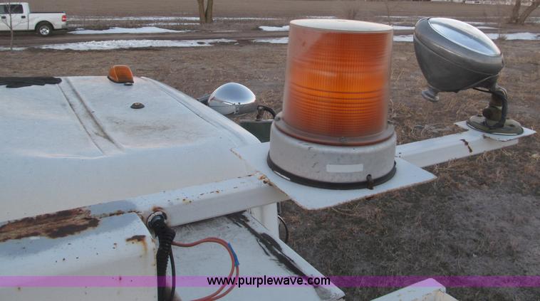 image for item B5333 2000 Freightliner Altec 50' boom truck