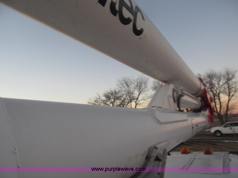 image for item B5333 2000 Freightliner Altec 50' boom truck