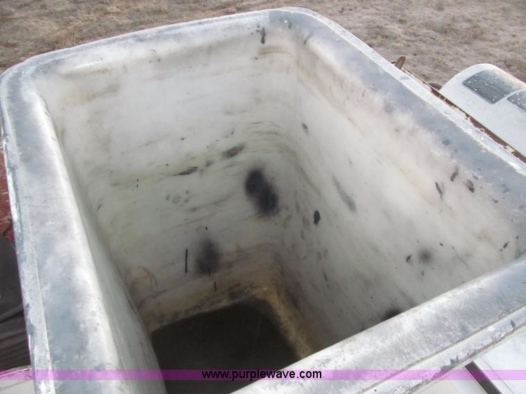 image for item B5333 2000 Freightliner Altec 50' boom truck