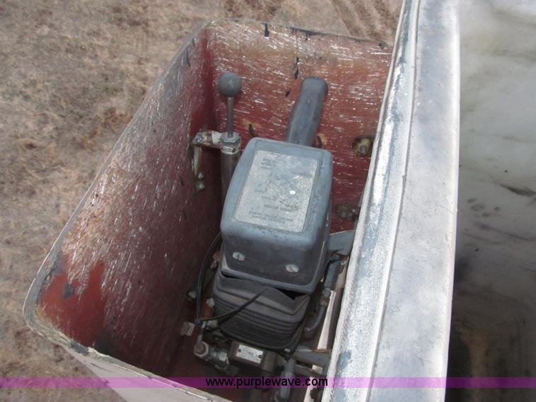 image for item B5333 2000 Freightliner Altec 50' boom truck