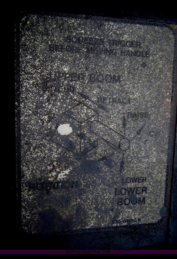 image for item B5333 2000 Freightliner Altec 50' boom truck