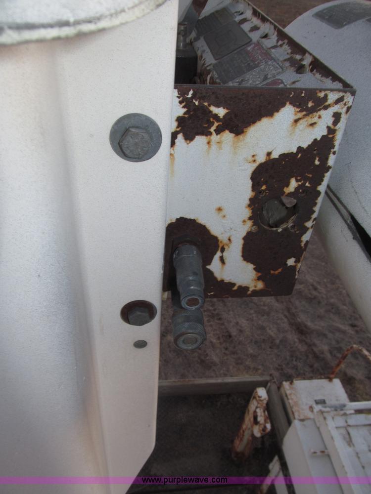 image for item B5333 2000 Freightliner Altec 50' boom truck