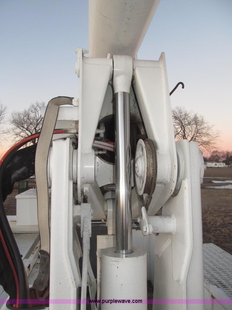 image for item B5333 2000 Freightliner Altec 50' boom truck