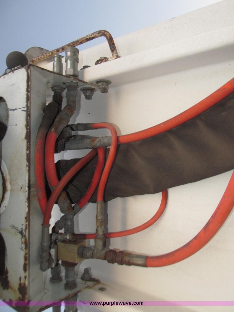 image for item B5333 2000 Freightliner Altec 50' boom truck