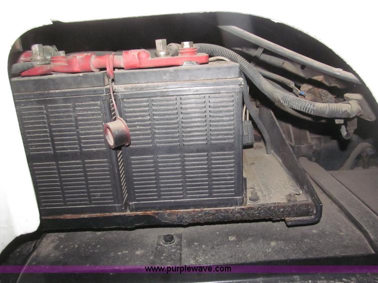 image for item B5333 2000 Freightliner Altec 50' boom truck