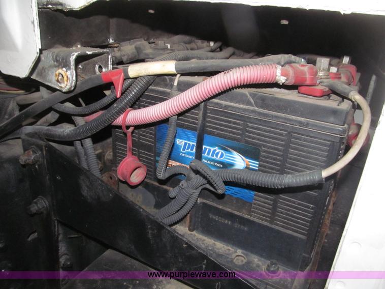 image for item B5333 2000 Freightliner Altec 50' boom truck