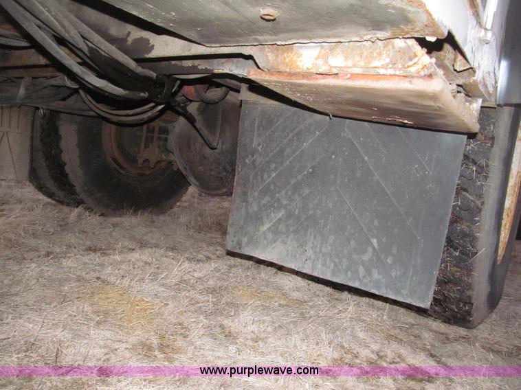 image for item B5333 2000 Freightliner Altec 50' boom truck