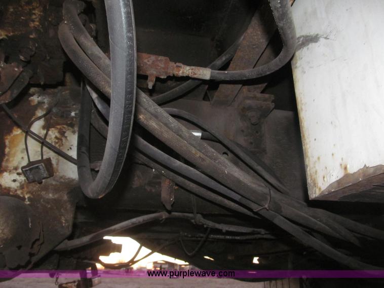 image for item B5333 2000 Freightliner Altec 50' boom truck