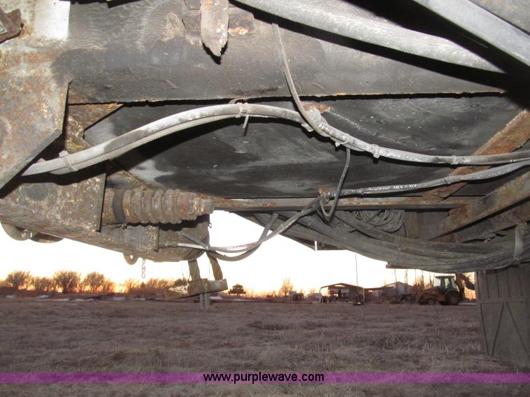 image for item B5333 2000 Freightliner Altec 50' boom truck