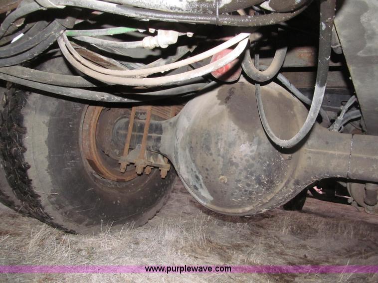 image for item B5333 2000 Freightliner Altec 50' boom truck