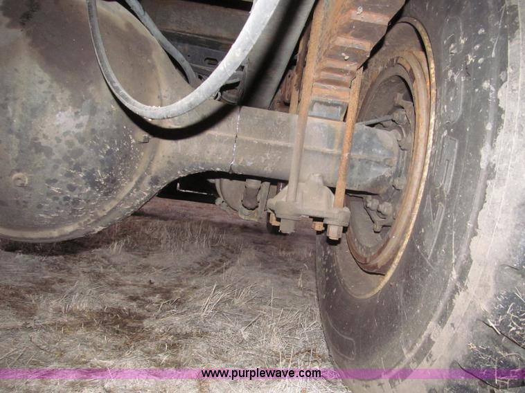 image for item B5333 2000 Freightliner Altec 50' boom truck