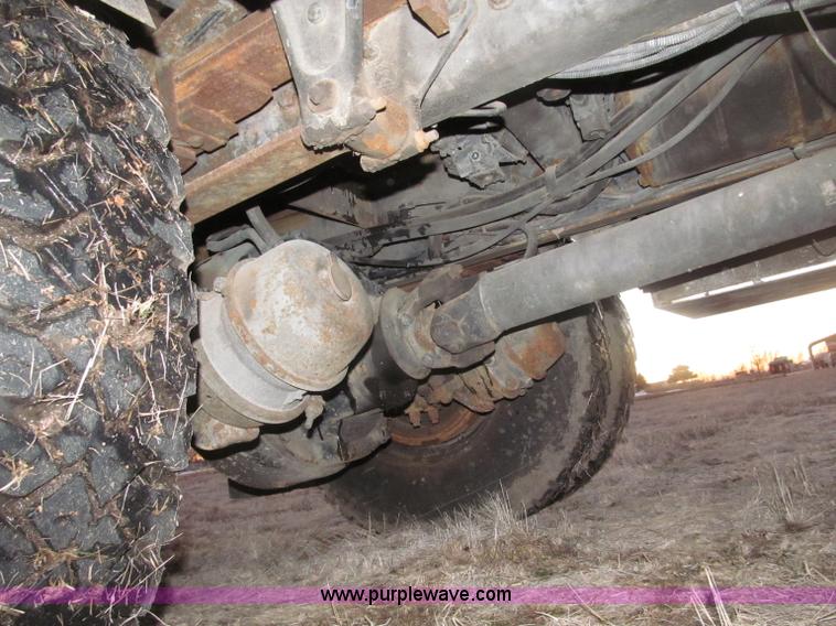 image for item B5333 2000 Freightliner Altec 50' boom truck