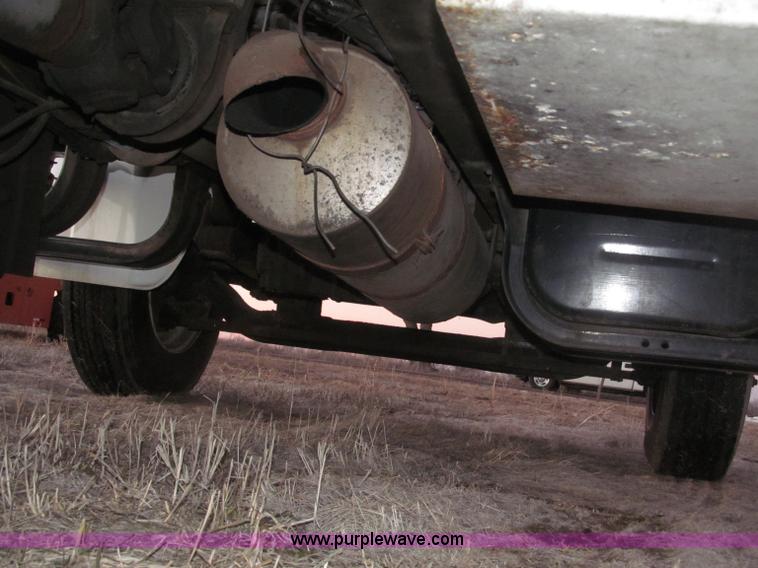 image for item B5333 2000 Freightliner Altec 50' boom truck