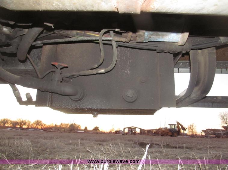 image for item B5333 2000 Freightliner Altec 50' boom truck