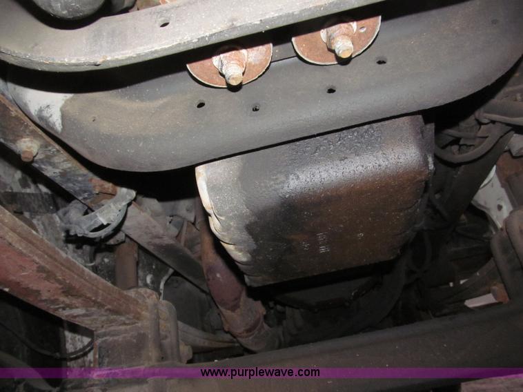 image for item B5333 2000 Freightliner Altec 50' boom truck