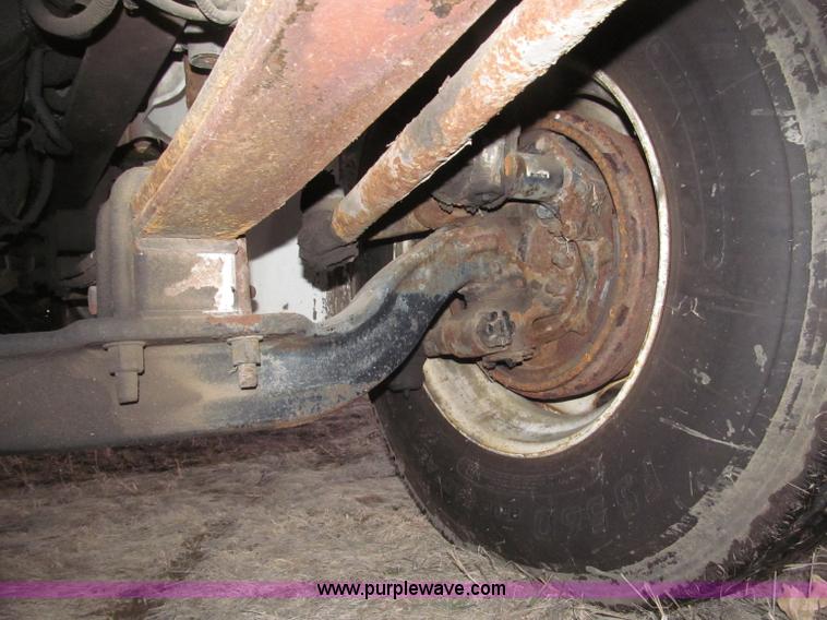 image for item B5333 2000 Freightliner Altec 50' boom truck