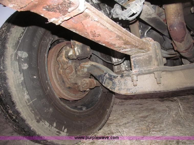 image for item B5333 2000 Freightliner Altec 50' boom truck