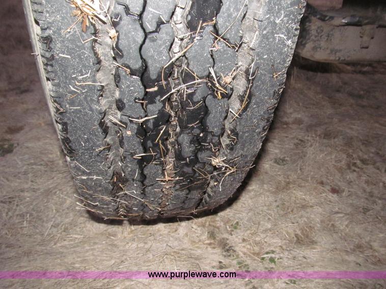 image for item B5333 2000 Freightliner Altec 50' boom truck