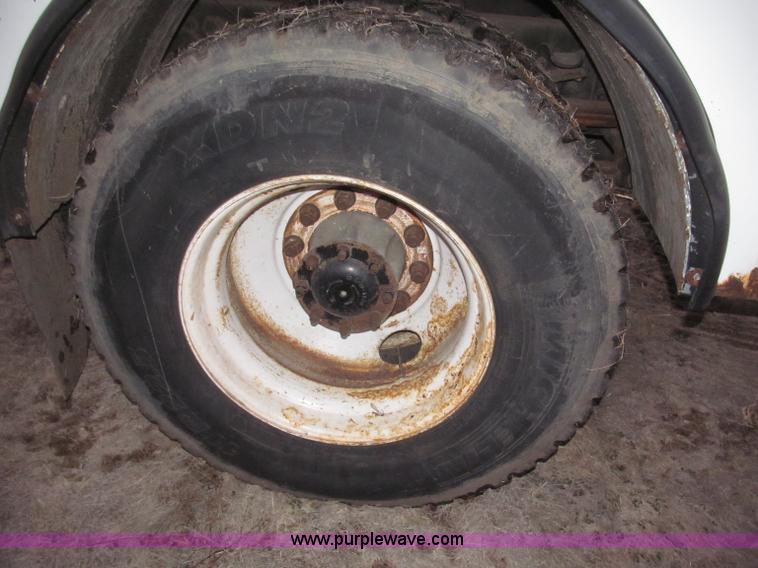 image for item B5333 2000 Freightliner Altec 50' boom truck