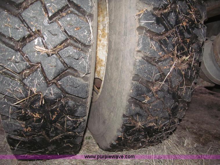 image for item B5333 2000 Freightliner Altec 50' boom truck