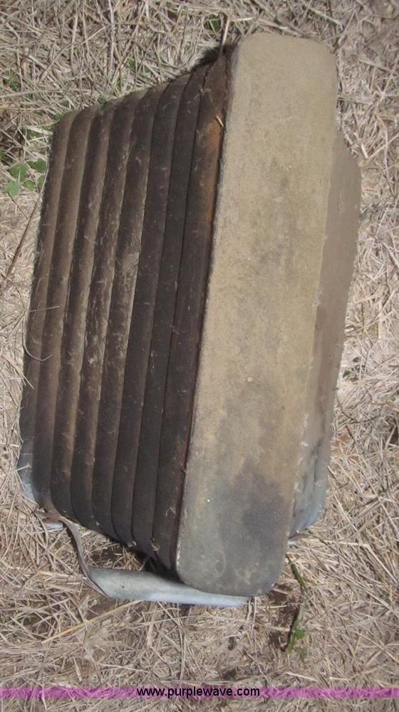 image for item B5333 2000 Freightliner Altec 50' boom truck