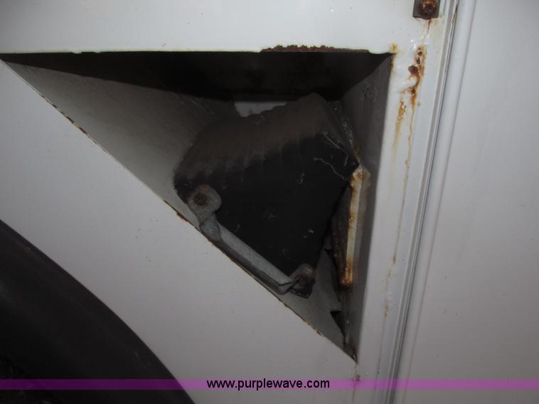 image for item B5333 2000 Freightliner Altec 50' boom truck