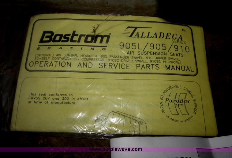 image for item B5333 2000 Freightliner Altec 50' boom truck