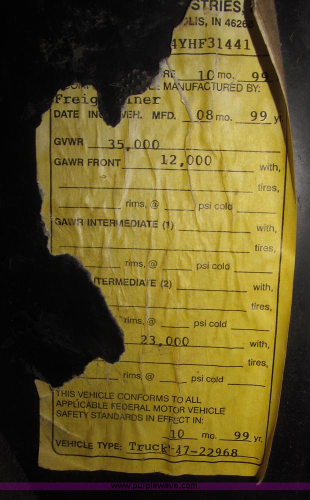 image for item B5333 2000 Freightliner Altec 50' boom truck