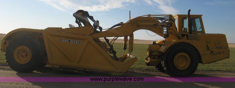 image for item B8408 1974 John Deere 860A scraper