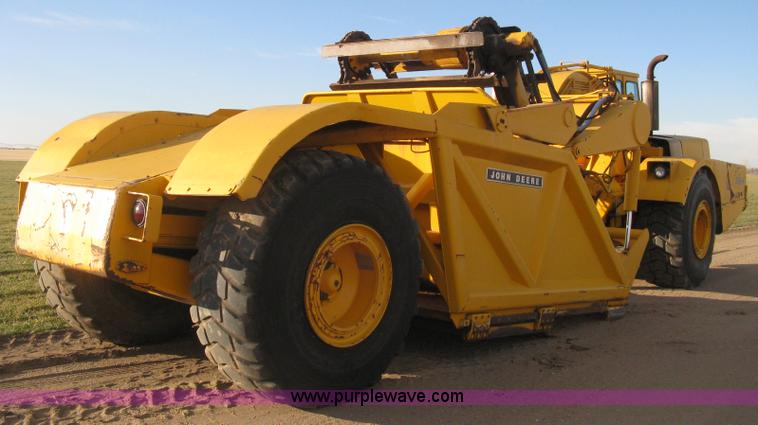 image for item B8408 1974 John Deere 860A scraper