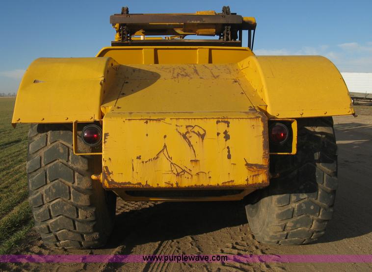 image for item B8408 1974 John Deere 860A scraper