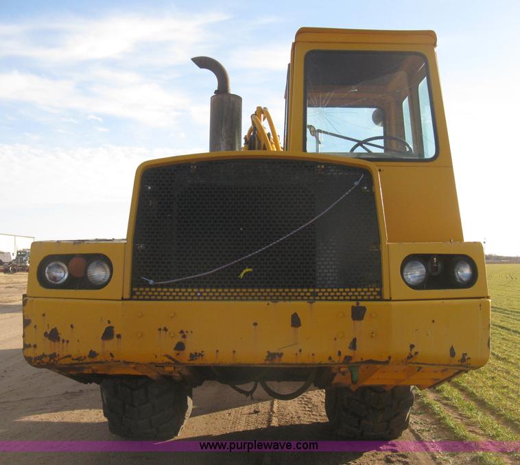 image for item B8408 1974 John Deere 860A scraper