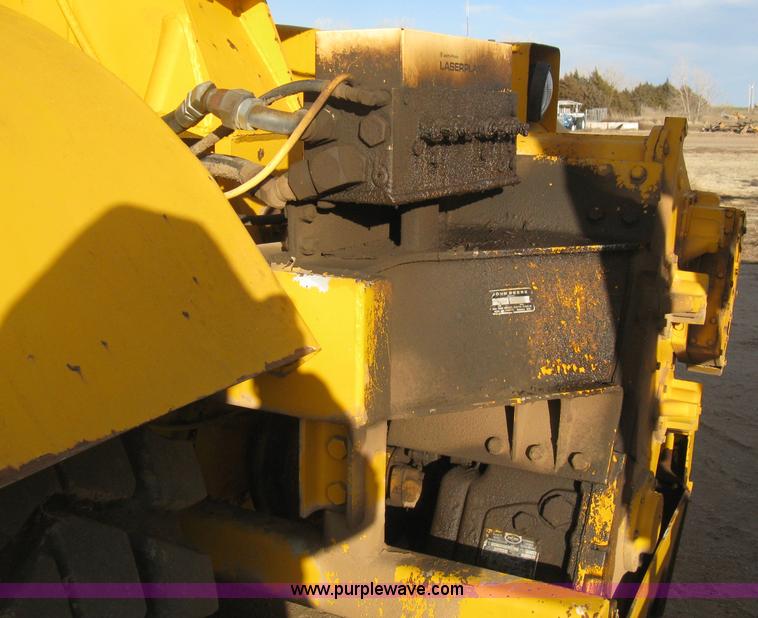 image for item B8408 1974 John Deere 860A scraper