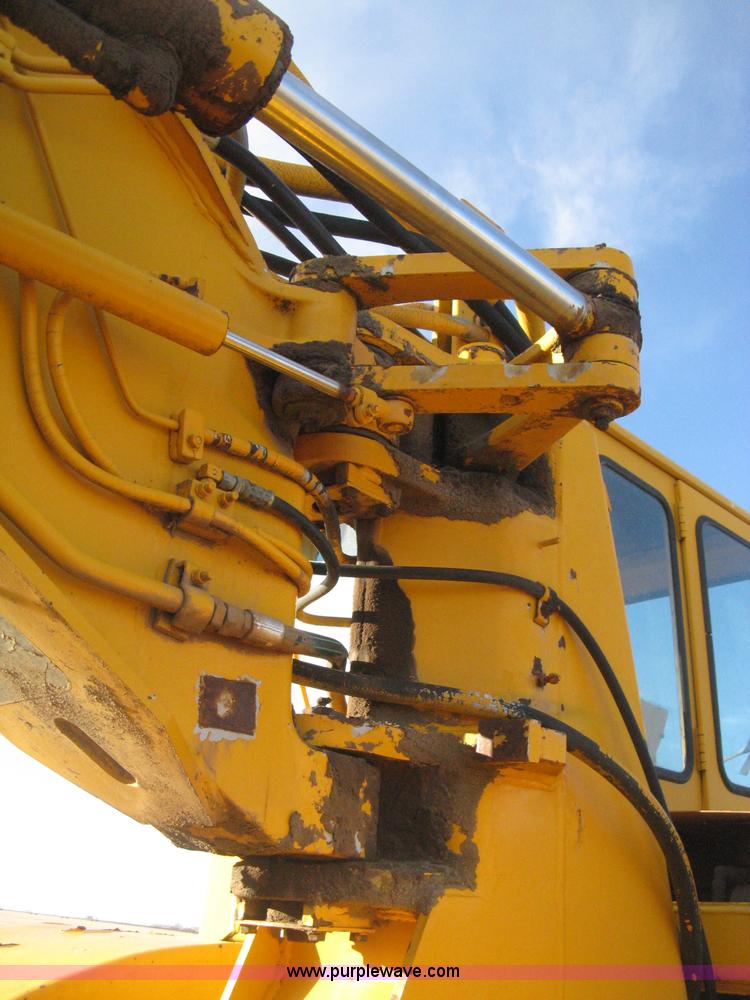 image for item B8408 1974 John Deere 860A scraper