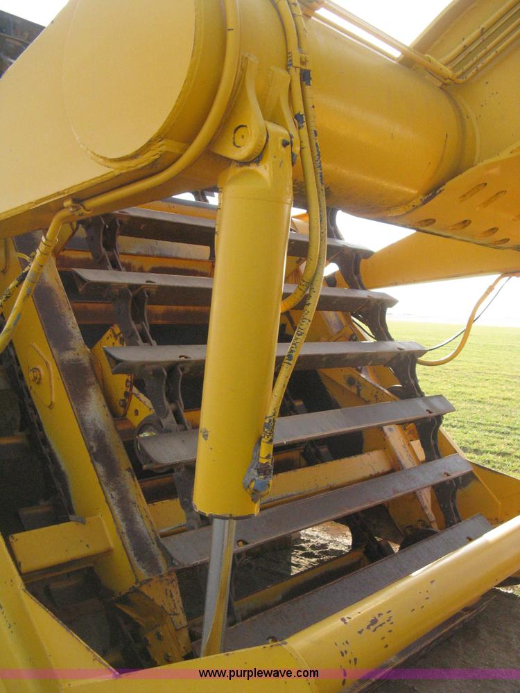 image for item B8408 1974 John Deere 860A scraper