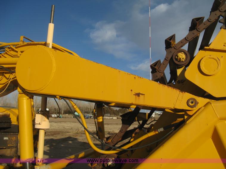 image for item B8408 1974 John Deere 860A scraper