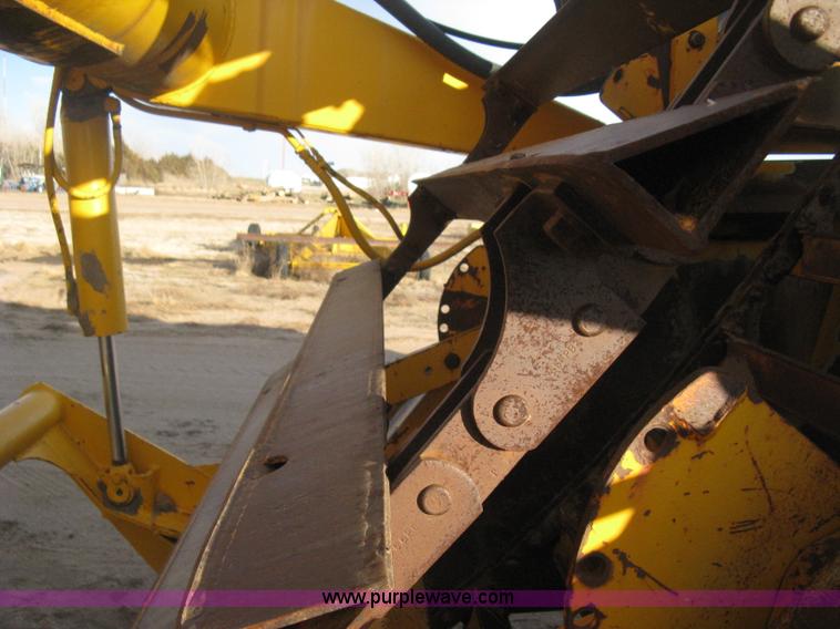 image for item B8408 1974 John Deere 860A scraper