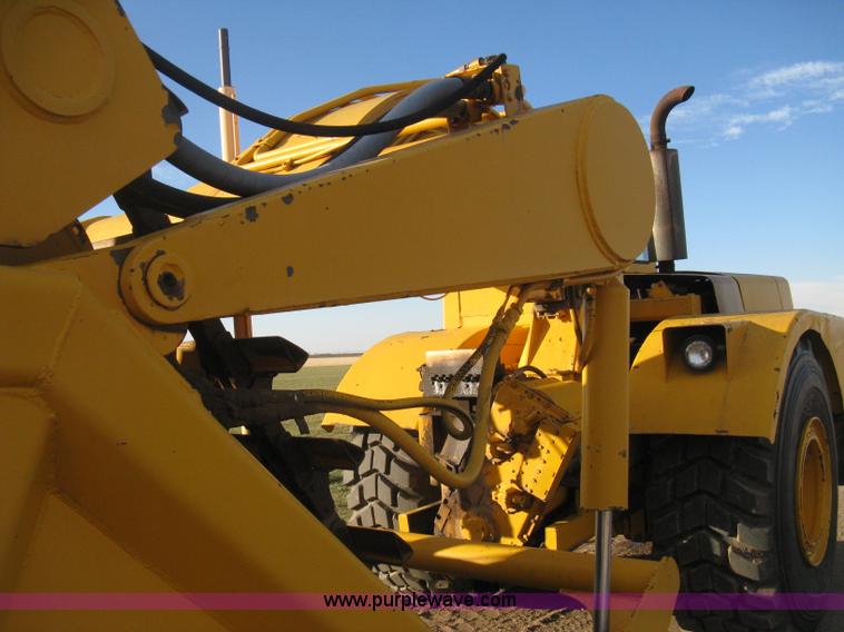 image for item B8408 1974 John Deere 860A scraper