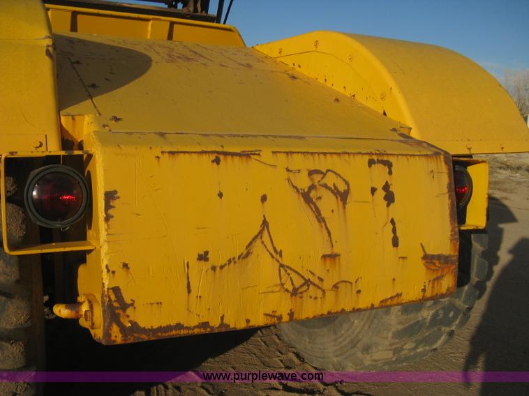 image for item B8408 1974 John Deere 860A scraper