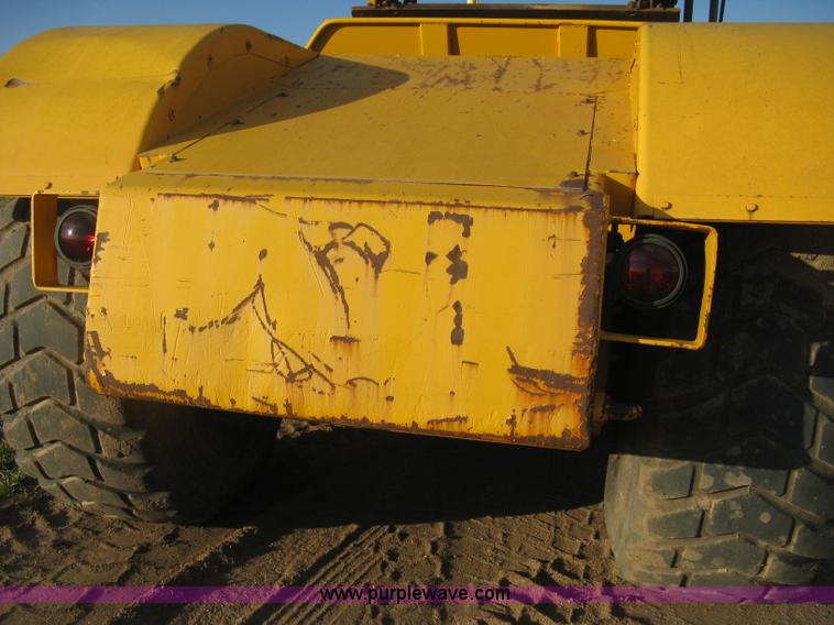 image for item B8408 1974 John Deere 860A scraper