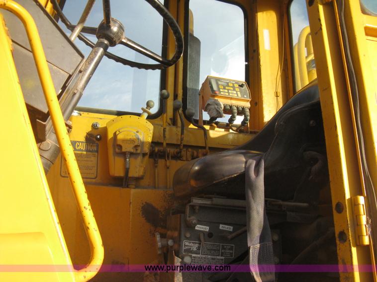 image for item B8408 1974 John Deere 860A scraper