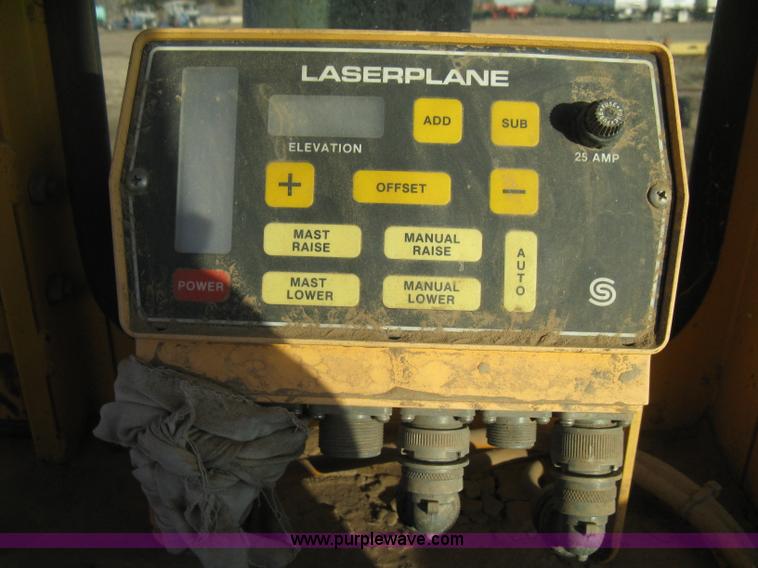 image for item B8408 1974 John Deere 860A scraper